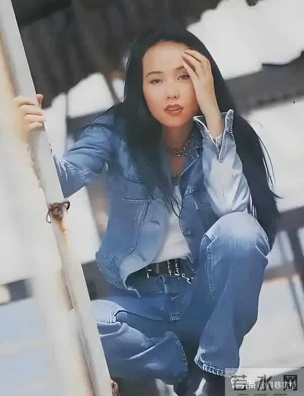 真相了！叶童真能忍，老公8次出轨不离婚，亲哥当保安也不搭手