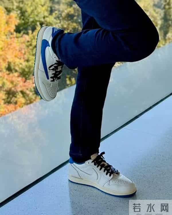 苹果 CEO 又穿球鞋!这次是「闪电倒钩」!