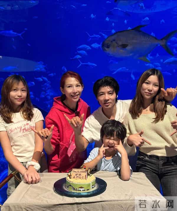 蔡少芬为小儿子庆生，她52岁了儿子才6岁，难怪一直拍戏不能退休