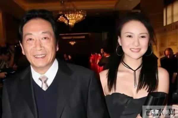 “老夫少妻”的残酷暴露无遗，王奎荣尽显老态，妻子依旧容颜娇美