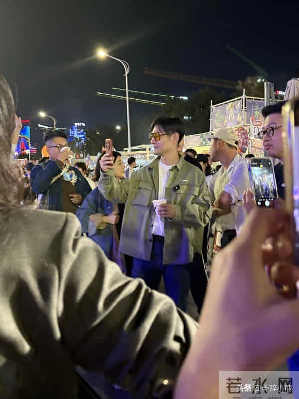 严屹宽现身泉州被偶遇,五官立体,实在太帅了 古装男神可不是吹的