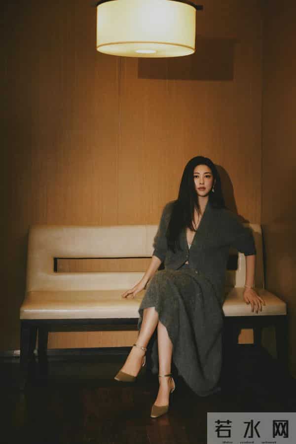 朱珠女人味十足