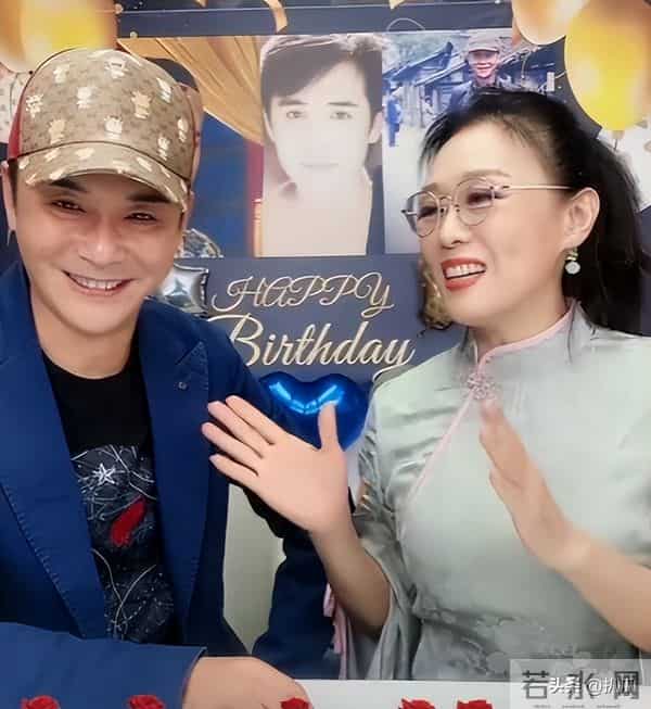 47岁嫁给32岁小演员，被骂“老牛吃嫩草”，时间却给了完美的答卷