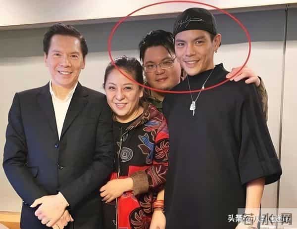 钱花光了人还在！89岁瘫坐轮椅的谢贤，给想改遗嘱的向太提了醒