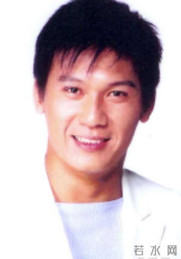 一路走好!香港资深艺人设灵遗孀哭成泪人,刚做完心脏支架手术