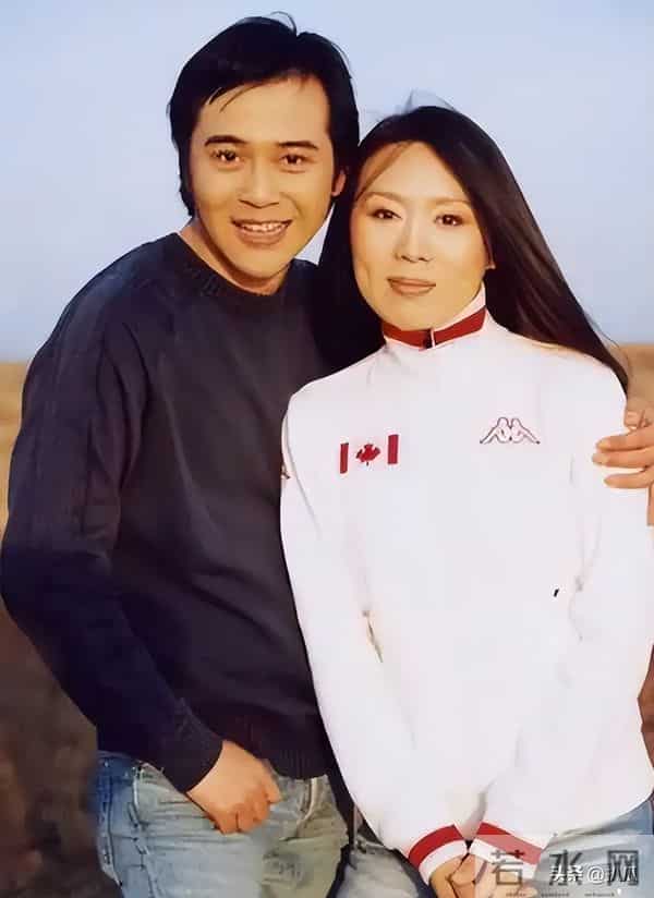 47岁嫁给32岁小演员，被骂“老牛吃嫩草”，时间却给了完美的答卷