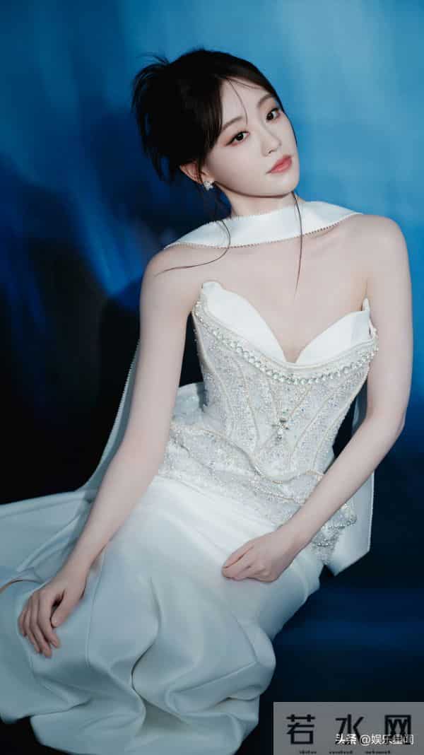 祝绪丹金鸡奖红毯,这个花瓶腰好绝!祝绪丹的身材管理没得说 !