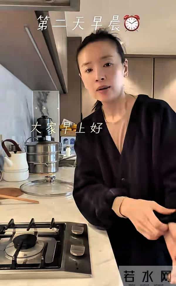 45岁董洁定居北京生活曝光,不用保姆不通暖气,一日三餐亲力亲为