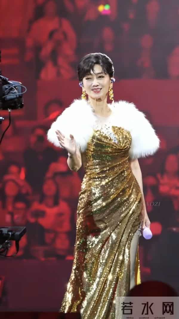 72岁赵雅芝又是架子鼓又是扫腿舞,这状态活力也太好了吧!