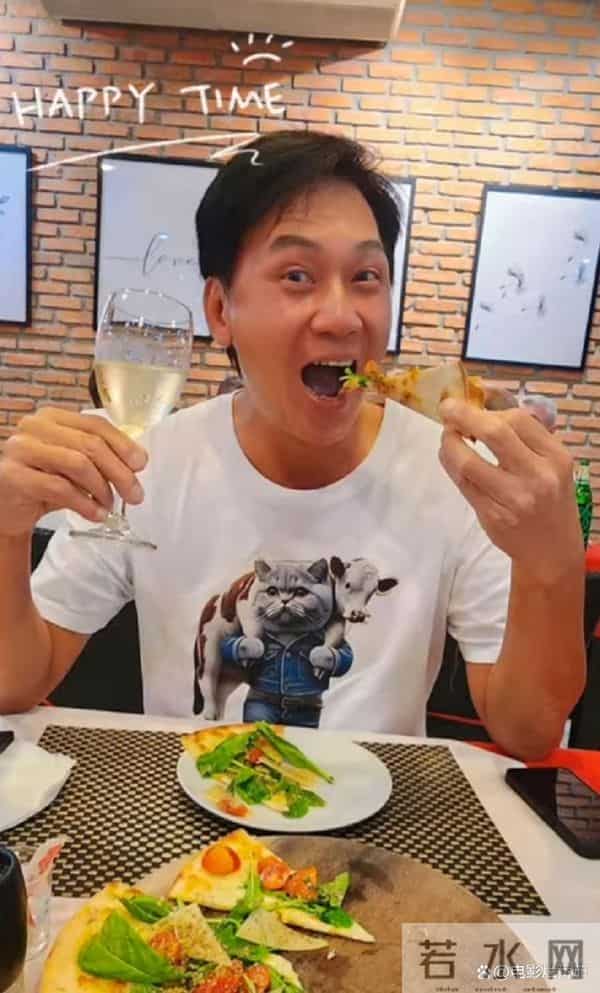 一路走好!香港资深艺人设灵遗孀哭成泪人,刚做完心脏支架手术