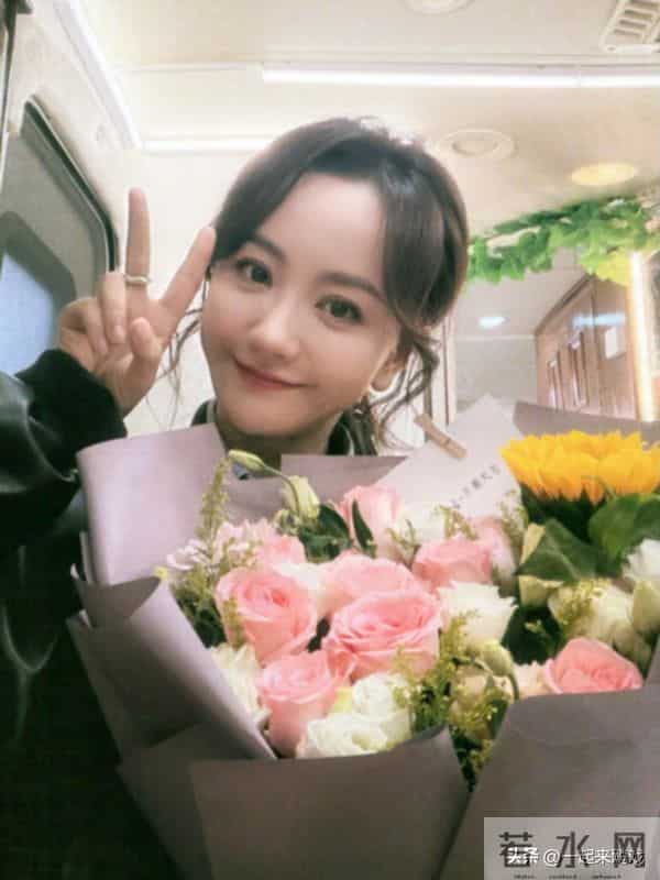 杨蓉极具东方古典的含蓄美,御姐气质