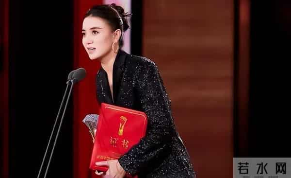 与名导同居多年绯闻缠身的宋佳，45岁再破天花板