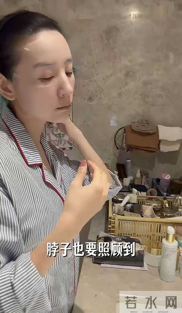 45岁董洁北京定居，住豪宅不请保姆不通暖气，自己洗衣做饭很勤劳