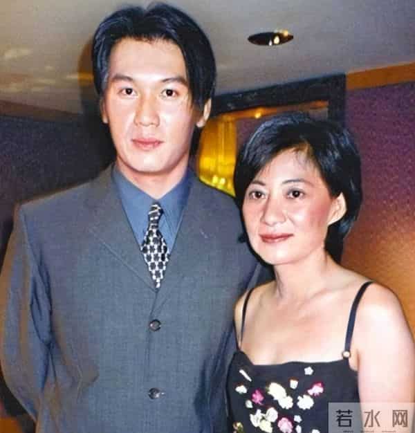 一路走好!香港资深艺人设灵遗孀哭成泪人,刚做完心脏支架手术