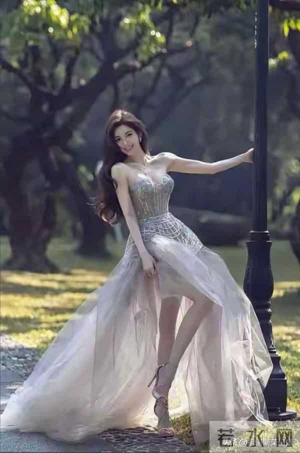 抹胸裙写真 惊艳了 不得不看一眼