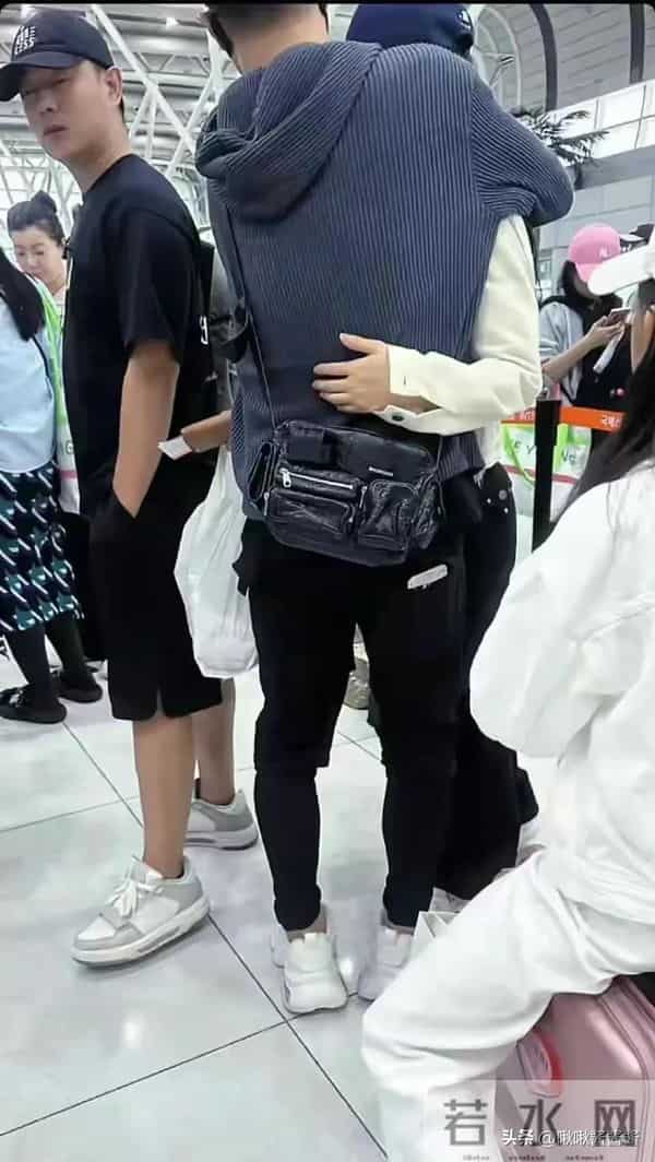 章子怡成孩子王,带儿子女儿先吃烤肉又打游戏,不理金鸡奖纷争