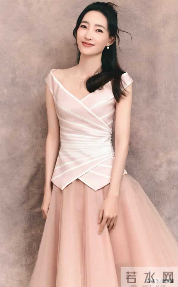 “素颜女神”王丽坤 身材高挑天生冷白皮,40岁看起来和20岁时一样