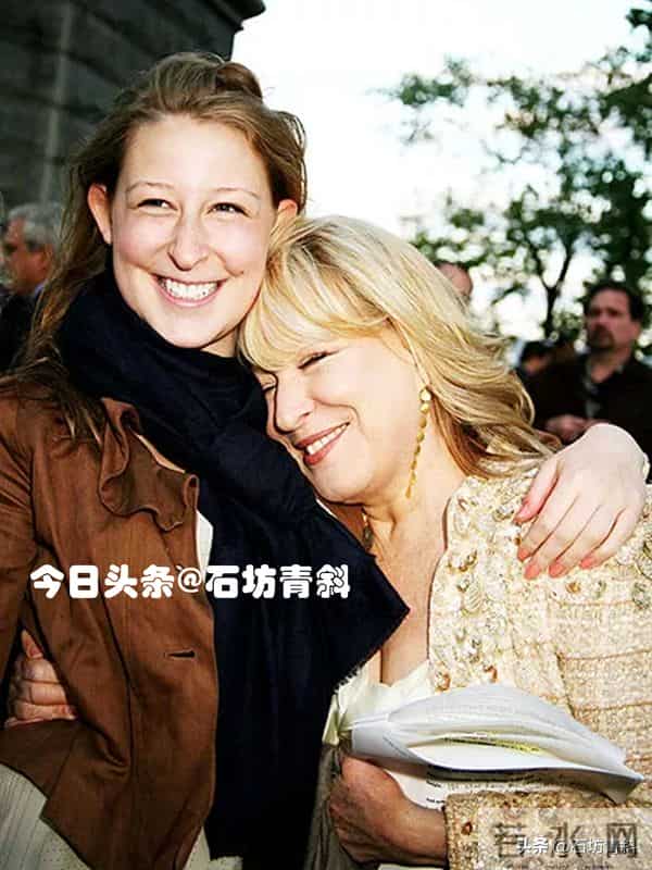 41年婚姻与30年闺蜜,平衡两种深情时,她给我们上了一堂女性友谊课