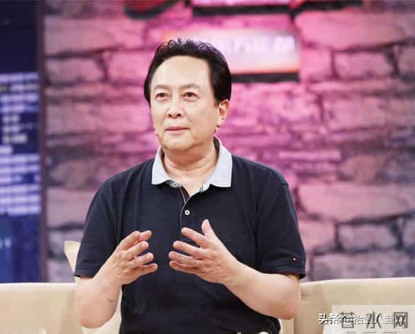 母亲曾经抛下她,父亲唐国强闪婚不养她,如今42岁唐莉活成怎样了