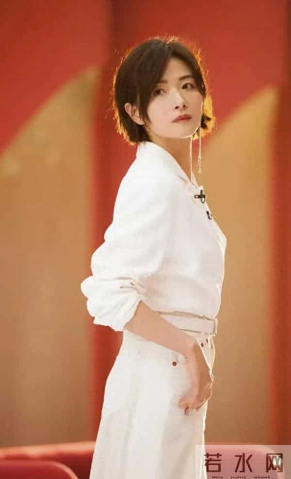 万茜真的很漂亮气质又好,在陈建斌身边活泼又顽皮,男帅女靓