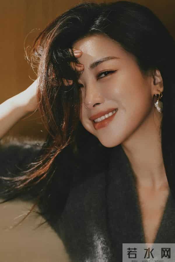 朱珠女人味十足