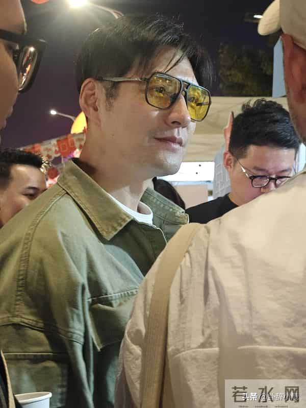 严屹宽现身泉州被偶遇,五官立体,实在太帅了 古装男神可不是吹的