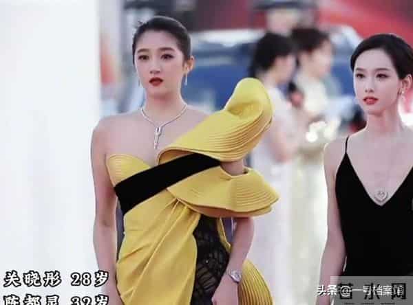 金鸡奖典礼成"照妖镜"，蒋勤勤嘴歪，佟丽娅褶子多，"丑"的很真实