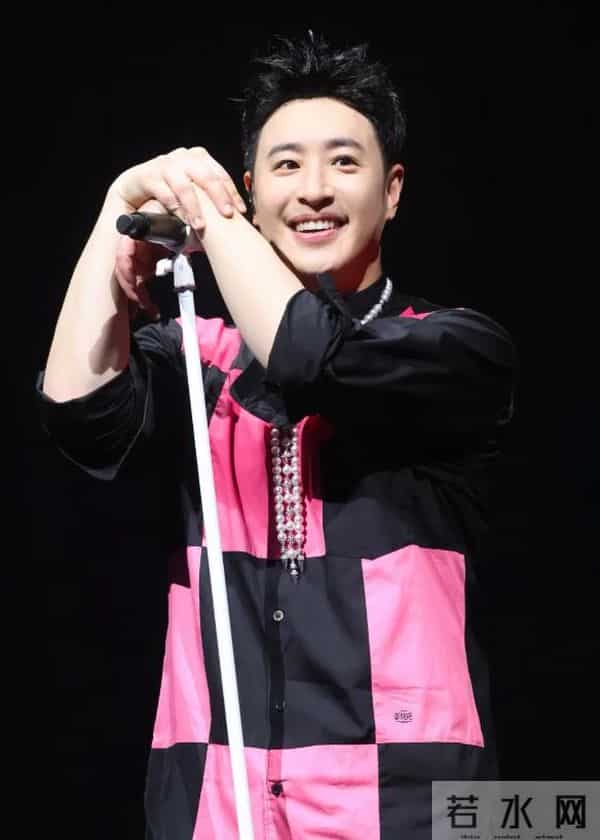 潘玮柏上海豪宅曝光,上亿房产写老婆名,素人老婆颜值非常高!