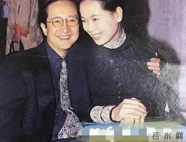 真相了！叶童真能忍，老公8次出轨不离婚，亲哥当保安也不搭手