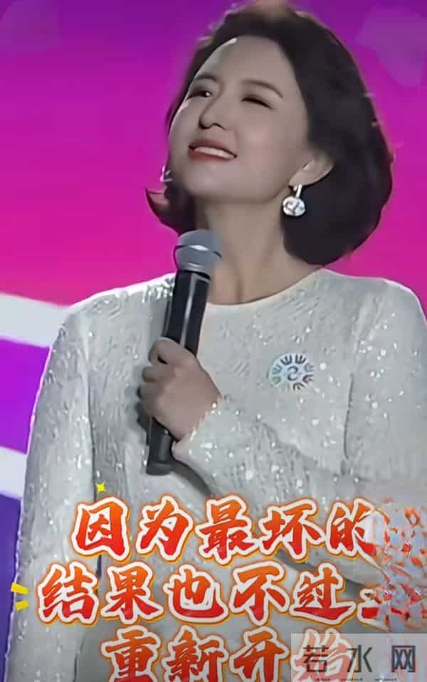 张蕾谈人生感悟，亮裙短发气质优雅美得好高级