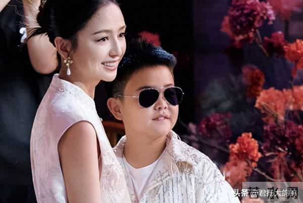 佟丽娅也没想到，前夫留给她的9岁儿子，已经可以为自己争光了