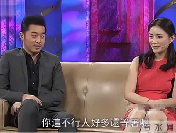 不装了,“逼婚”胡可、争议不断的沙溢,如今终于遭到“反噬”