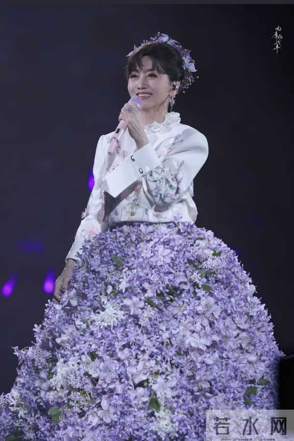 72岁赵雅芝又是架子鼓又是扫腿舞,这状态活力也太好了吧!