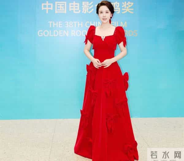 颜丹晨成电影红毯女王,红色泡泡裙惊艳全场,宋佳封后印小天蹭流