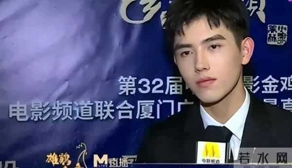 这一夜，金鸡奖成“照妖镜”姚晨脸肿，蒋勤勤歪嘴，佟丽娅褶子多