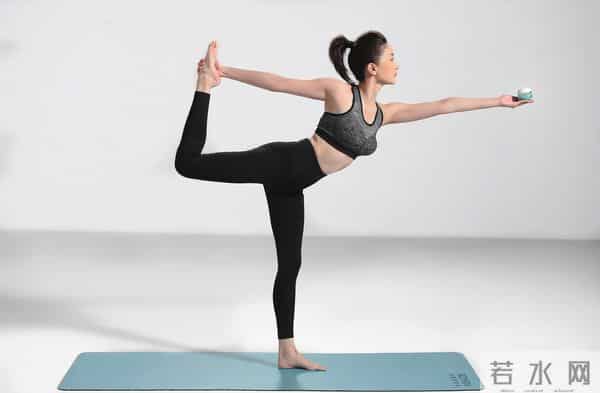 江疏影运动服裹出的腰臀曲线,配这舒展的体态,是清爽又耐看的美