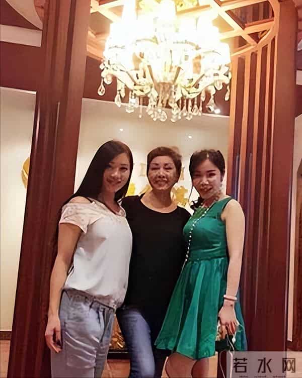 突传死讯!香港知名演员的老公在家中离世,坐在轮椅上没有了呼吸