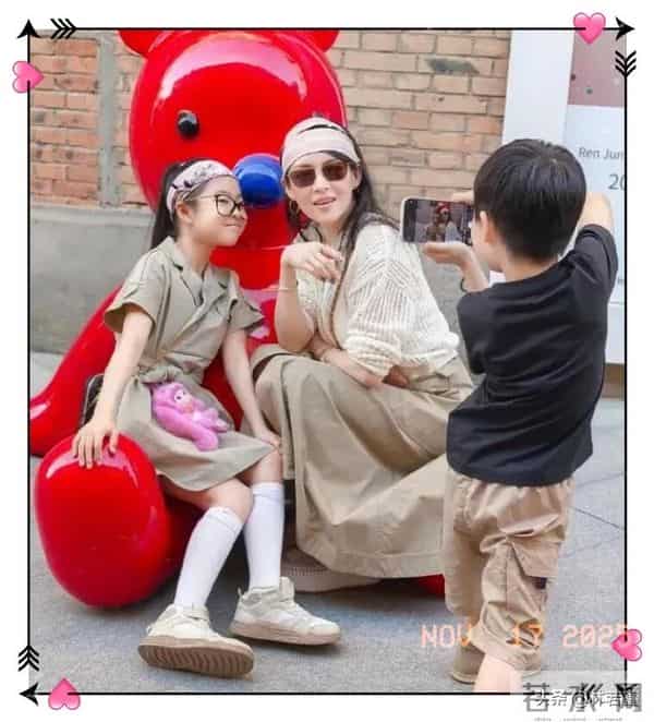 章子怡带儿女与友人吃烧烤、打游戏，儿子活泼可爱，醒醒身高抢镜