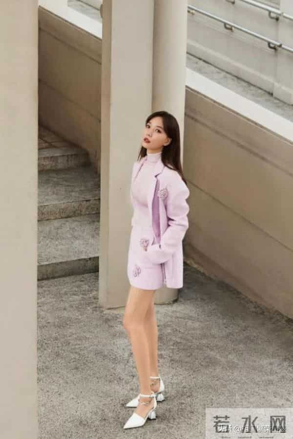 王珞丹的“肉色丝袜”