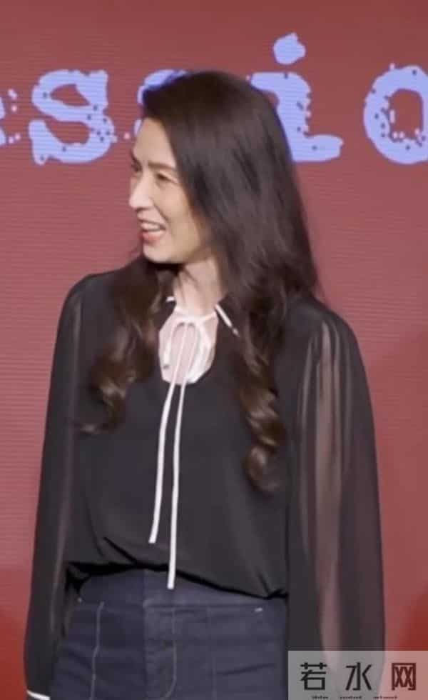 50多岁的叶全真告诉我们:有一种美,叫放弃抵抗,也叫清汤寡水