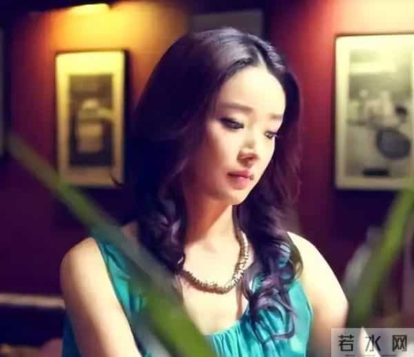 曾被张艺谋力捧,火后与富豪卷款61亿逃亡国外,现在的她过得如何