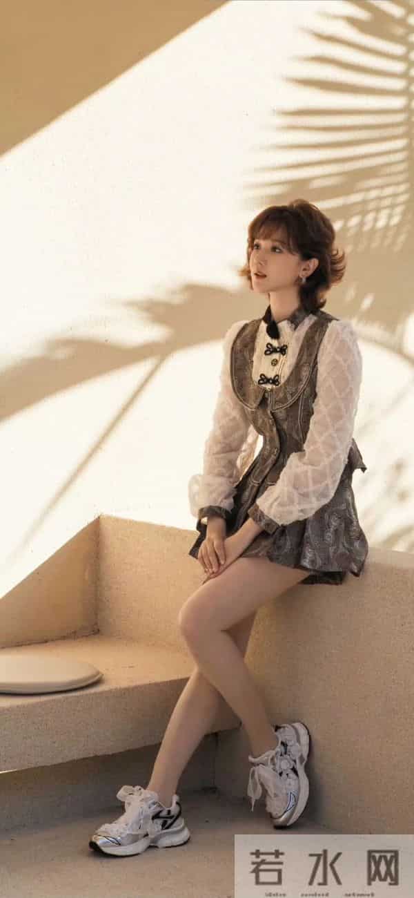 陈小纭|复古蕾丝裙配羊毛卷!这民国大小姐氛围感直接拉满