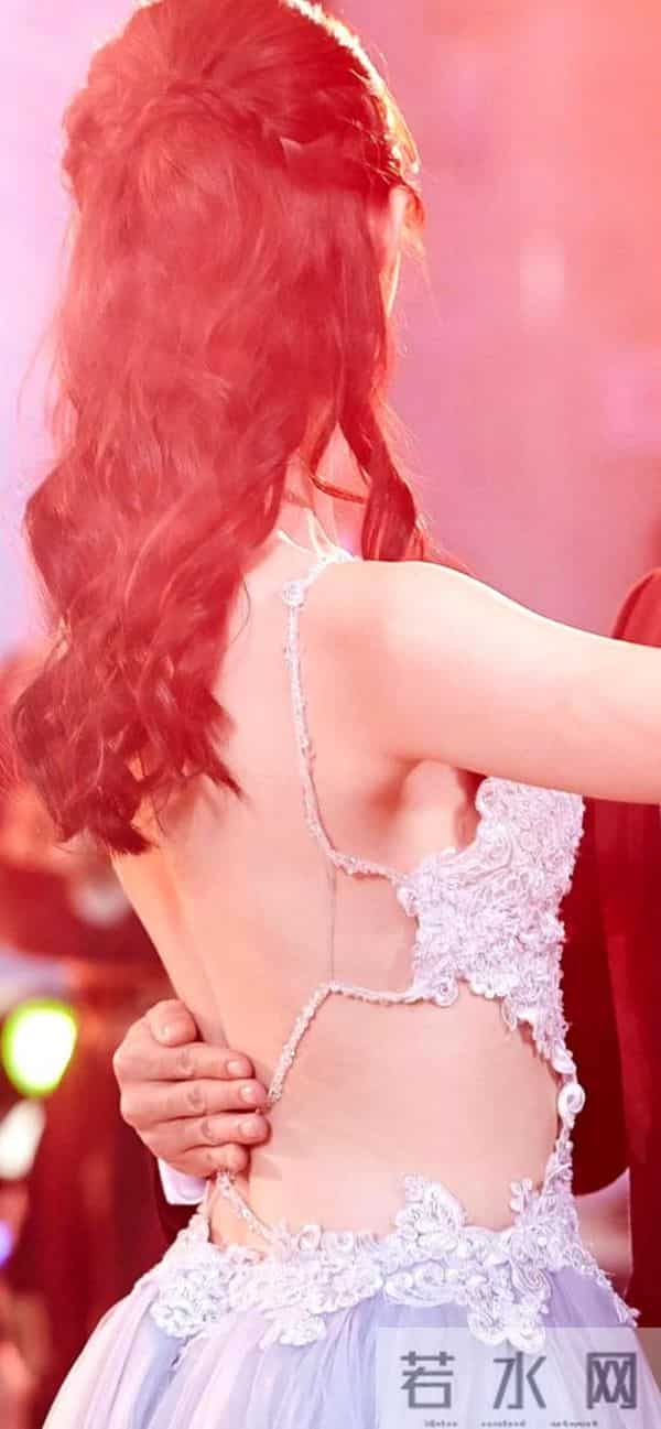 宋轶，一米近距离高清生图，露无瑕美背至小蛮腰，铁子原来长这样