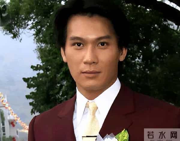 一路走好!香港资深艺人设灵遗孀哭成泪人,刚做完心脏支架手术