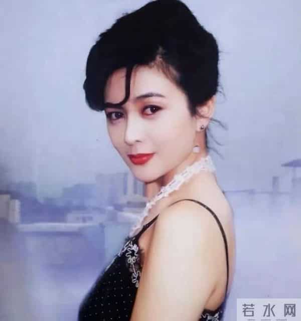 娱乐圈满族美女图鉴：每一位都貌美如花，谁最令你意想不到？