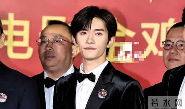 金鸡奖红毯成“照妖镜”!姚晨脸肿蒋勤勤歪嘴,叶童优雅胜出