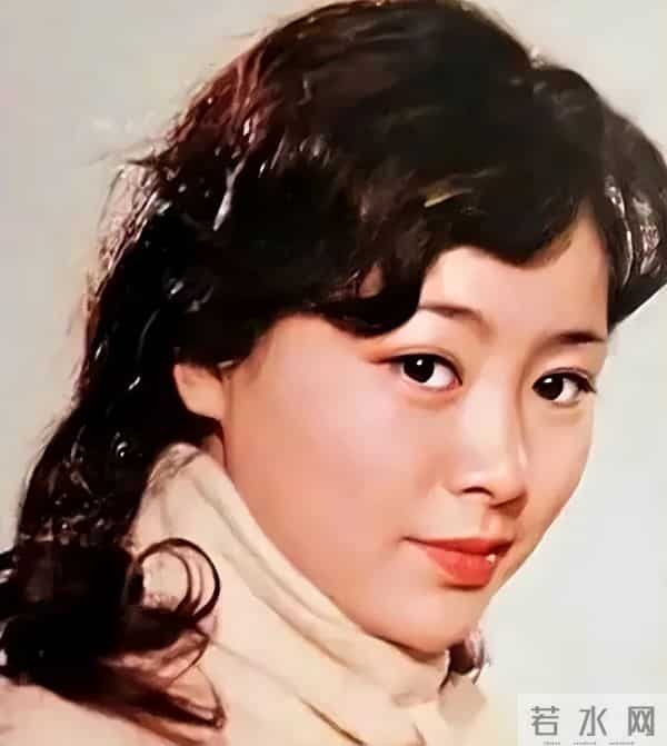 68岁张瑜近况:手握上亿资产,无儿无女一人独居,她在追求什么?