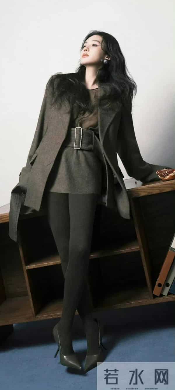 郑合惠子绿色裤袜高跟鞋