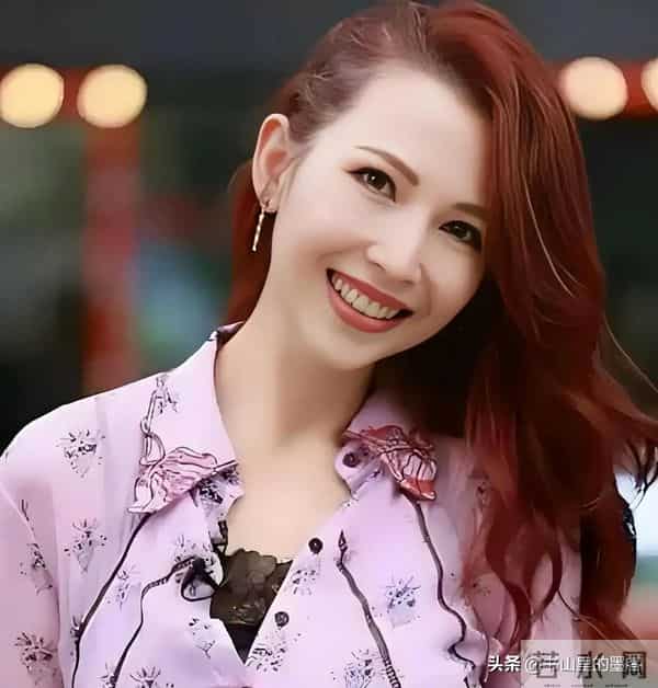 52岁蔡少芬现状让人心酸,脸垮不平,又瘦又老,一代女神也落寞了