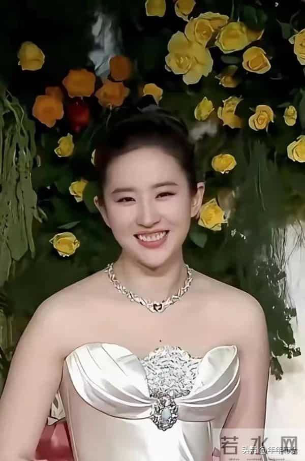 神仙姐姐竟变中年妇女 刘亦菲大白腿太粗引热议 真的胖到120斤